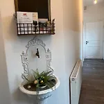 Wolfis Traunseeblick - Mit Kostenlosem Parkplatz Direkt An Der Apartman Gmunden