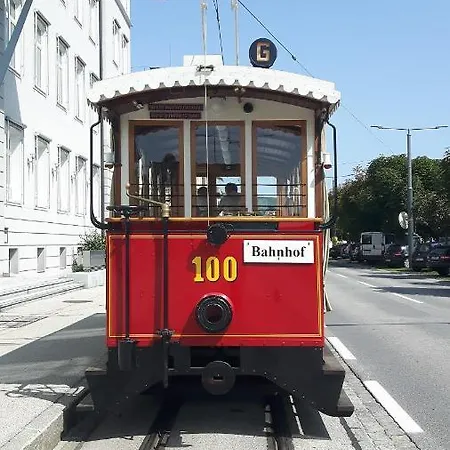 Wolfis Traunseeblick - Mit Kostenlosem Parkplatz Direkt An Der Gmunden