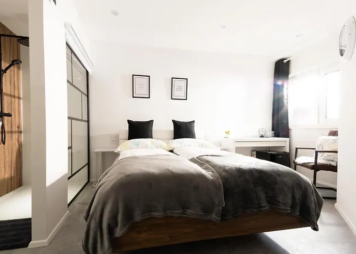 Wolfis Traunseeblick - Mit Kostenlosem Parkplatz Direkt An Der * Gmunden