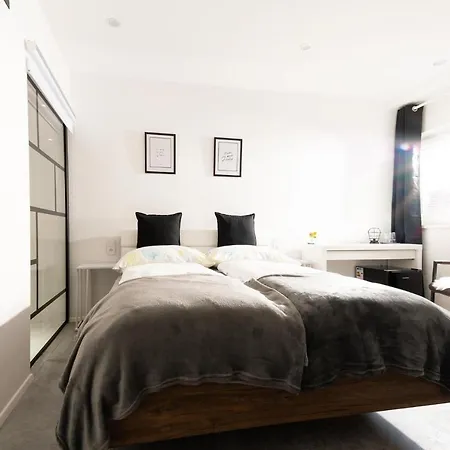 Wolfis Traunseeblick - Mit Kostenlosem Parkplatz Direkt An Der * Гмунден