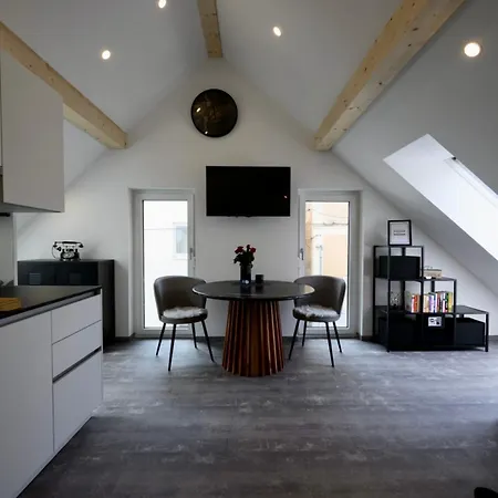 Wolfis Traunseeblick - Mit Kostenlosem Parkplatz Direkt An Der Апартаменты